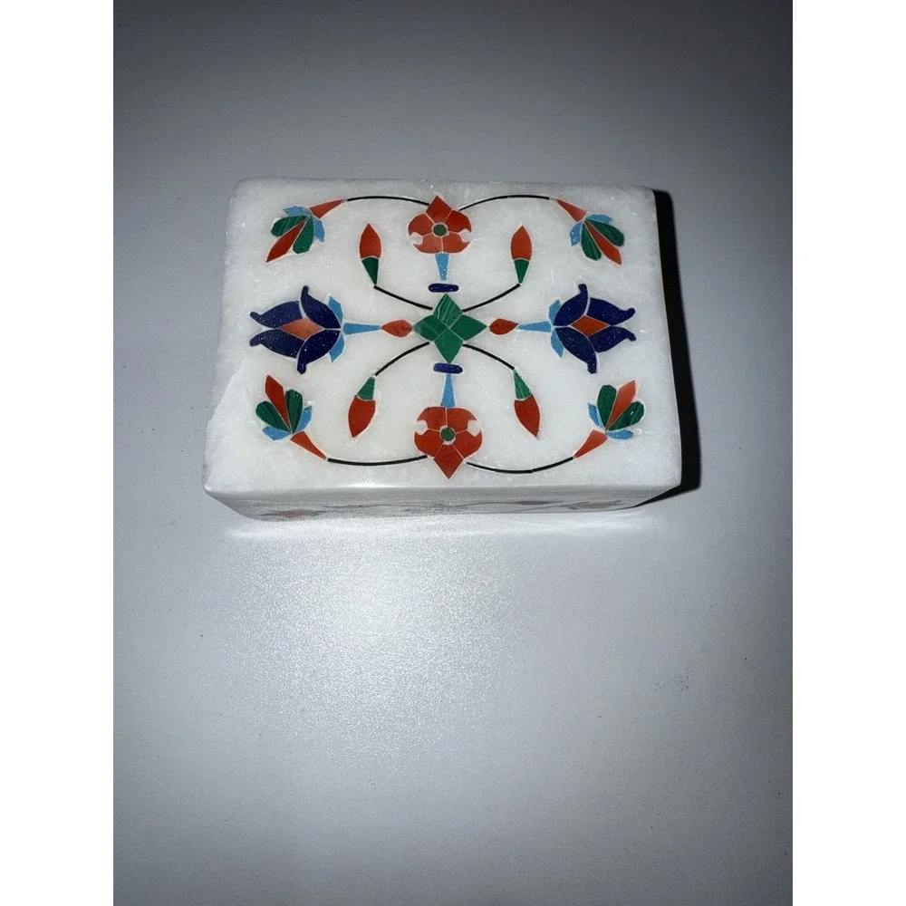 VINTAGE WHITE MARBLE TRINKET BOX SEMI PRECIOUS STONE INLAY‎ FLORAL DESIGN